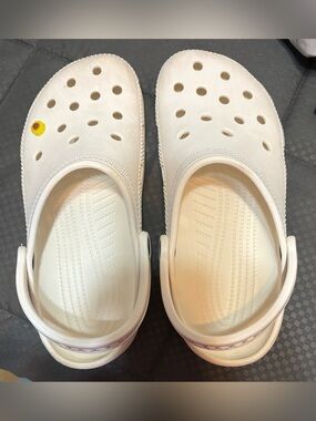 CROCS Classic Clog in White with Yellow Charm